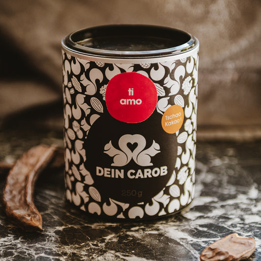 Unser Bio Getränkepulver auf Carobbasis mit Tonka, Maca und Ginseng